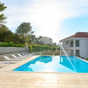 Hotel apartamentowy Malo, Arbanija